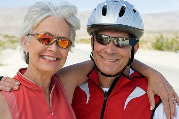 biking-couple Couple in biking helmets